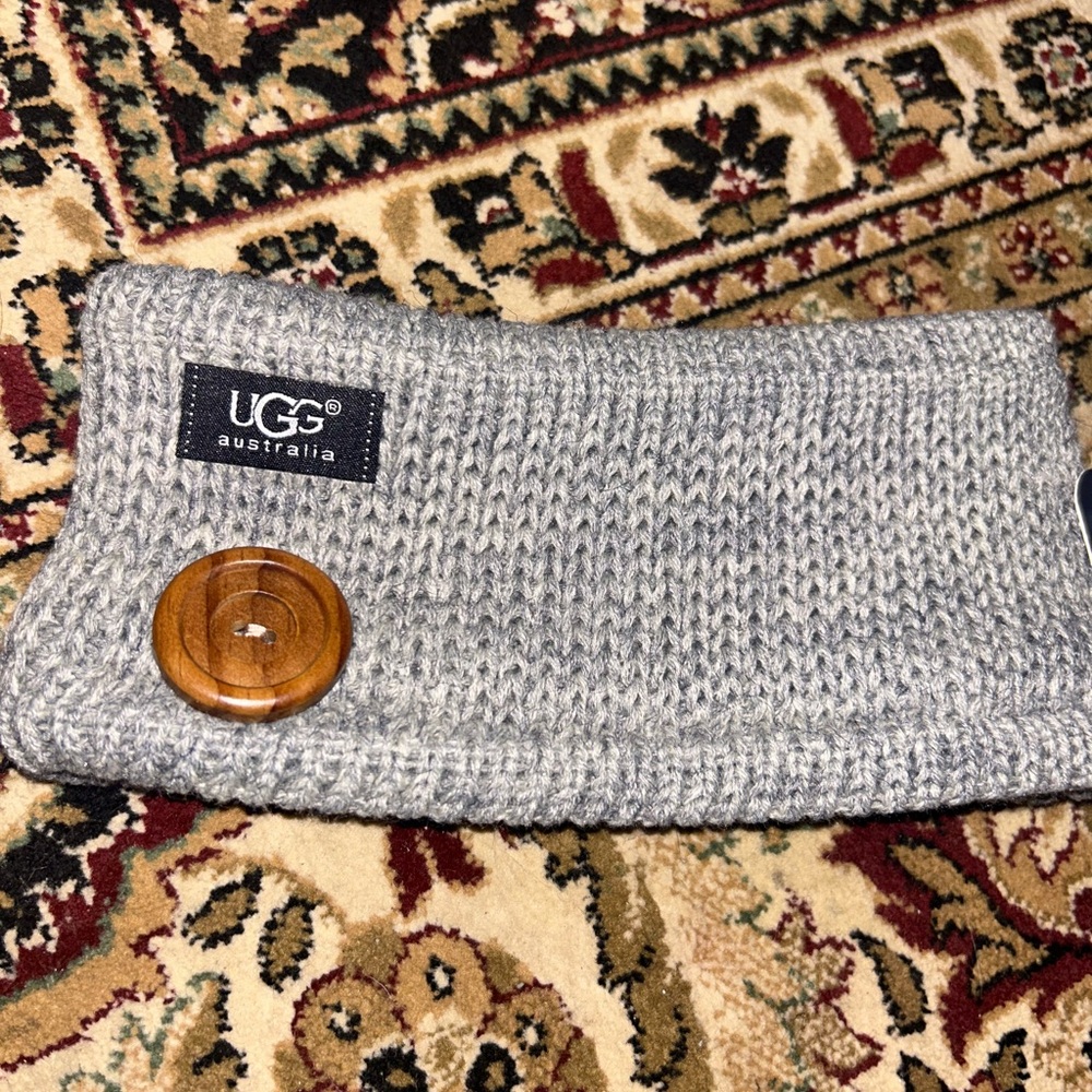 New UGG Heather Gray Knit Headband with Button